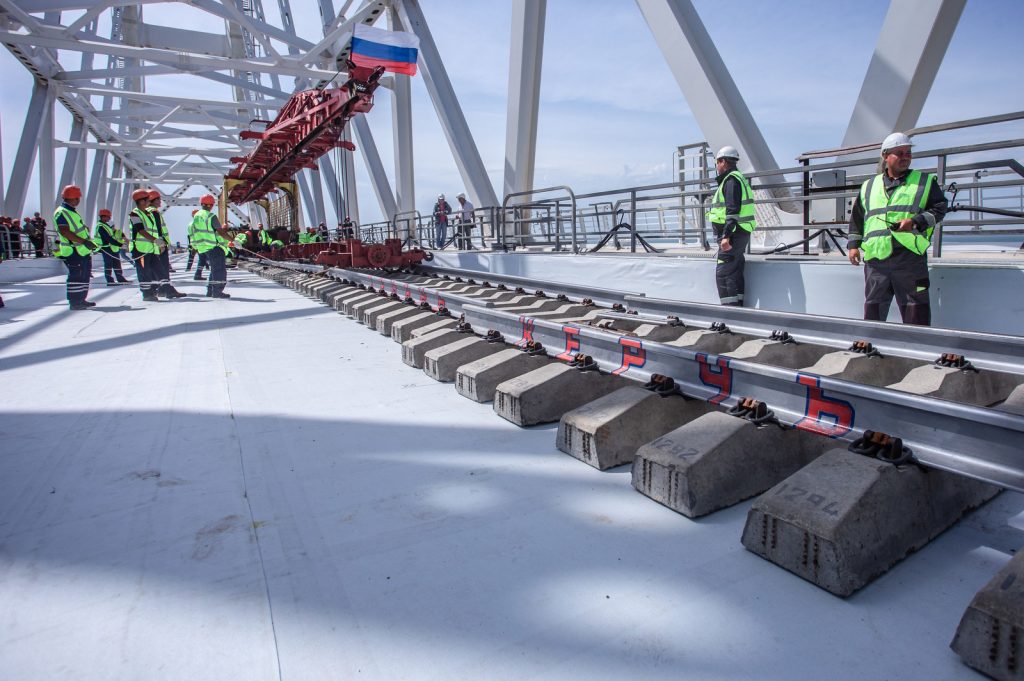 Строительство железнодорожной части Крымского моста завершено